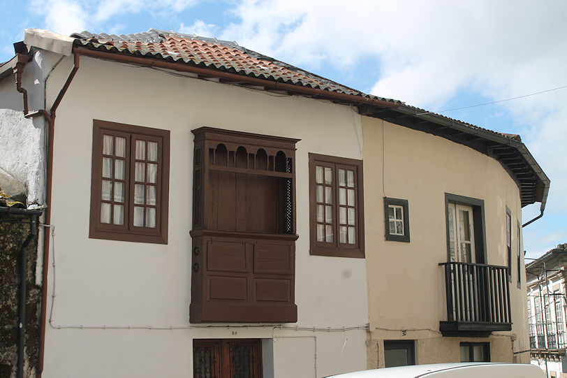 On Rua Camilo Castelo Branco