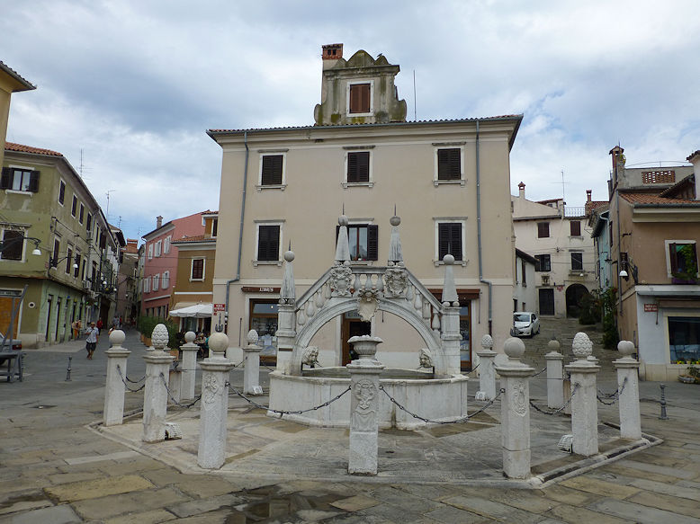 Da Ponte Fountain