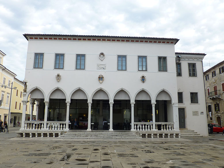 Loža / Loggia