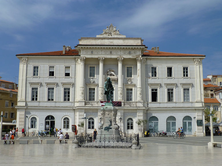 Mestna hiša / Municipio