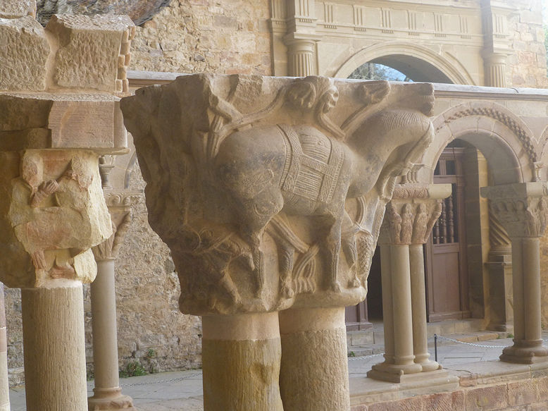 Monasterio Claustro capitel