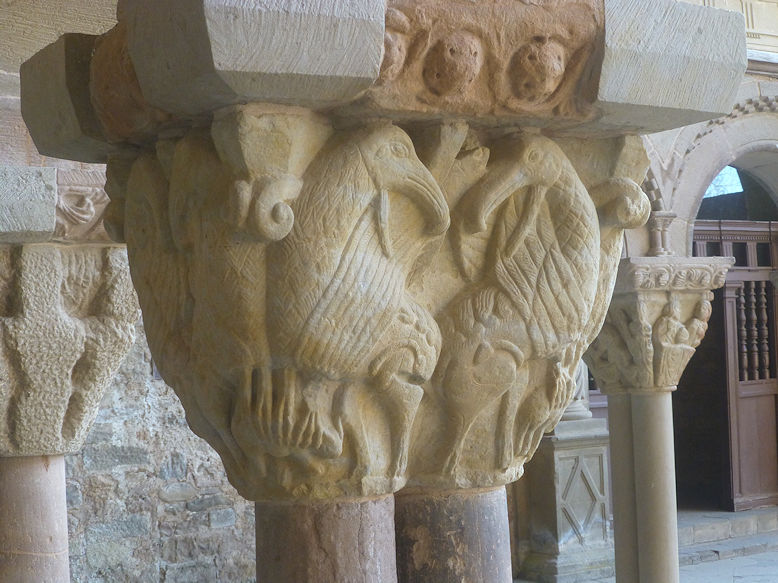 Monasterio Claustro capitel