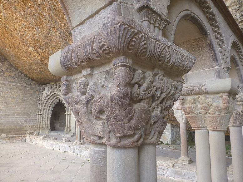 Monasterio Claustro capitel