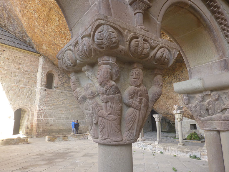 Monasterio Claustro capitel