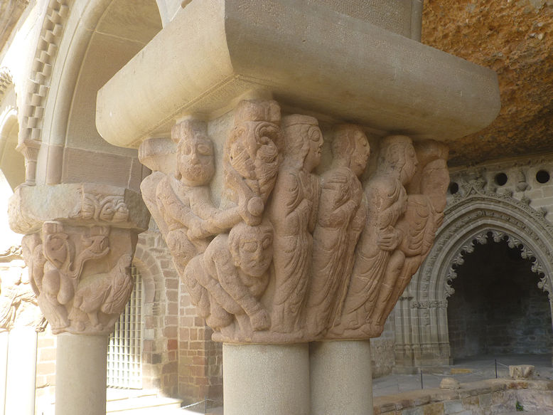 Monasterio Claustro capitel