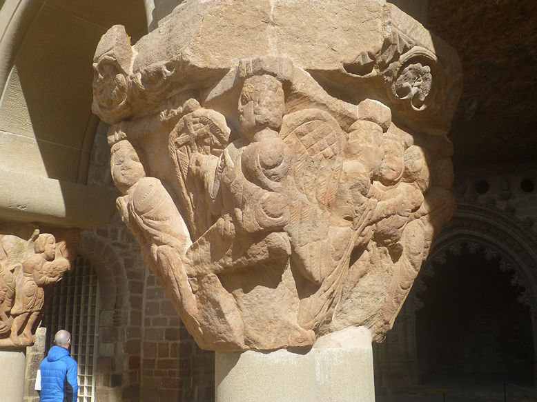 Monasterio Claustro capitel