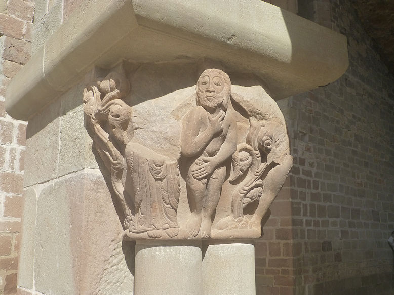 Monasterio Claustro capitel