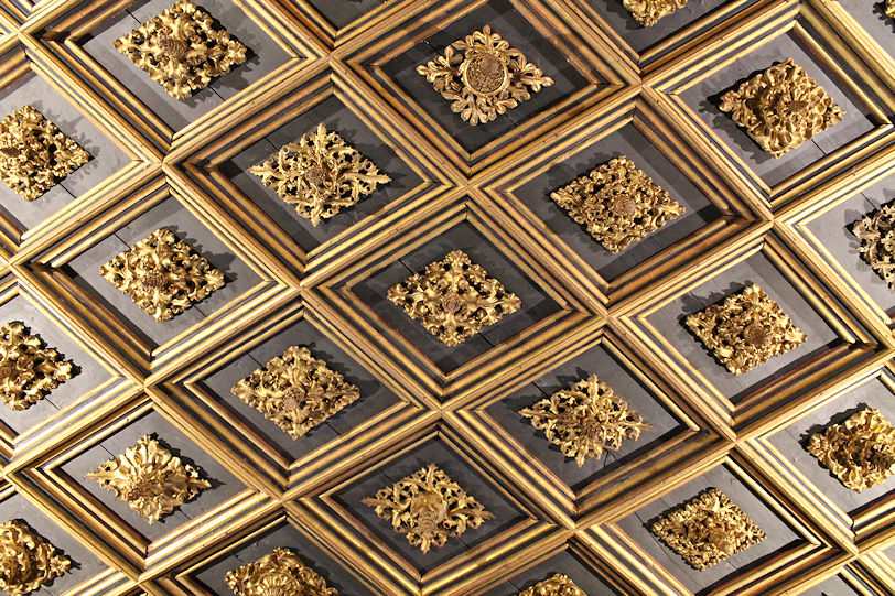 Palacio de la Aljafería Reyes Católicos Palace ceiling