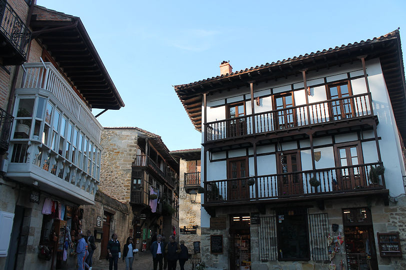Calle Santo Domingo & Calle de Juan Infante