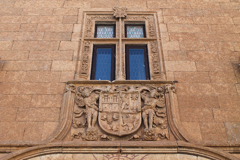 Palacio de Montarco portal & window