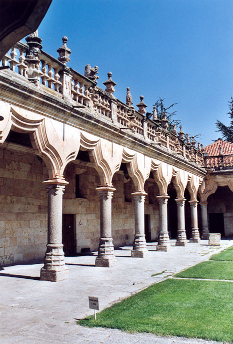 Escuelas Menores patio