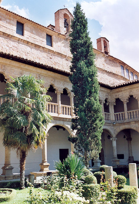 Patio Dueñas Convent