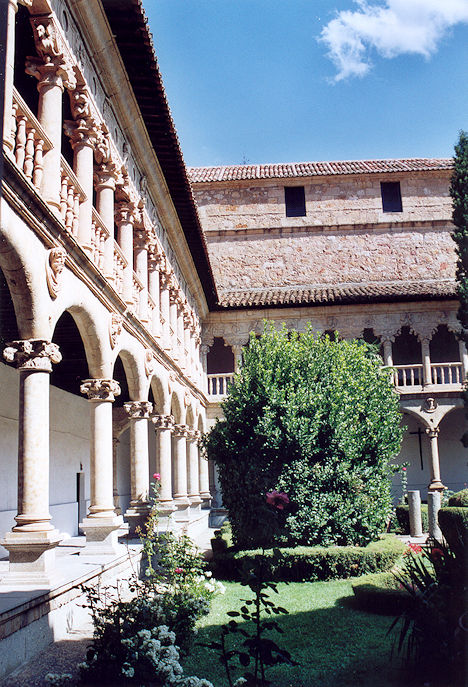 Patio Dueñas Convent