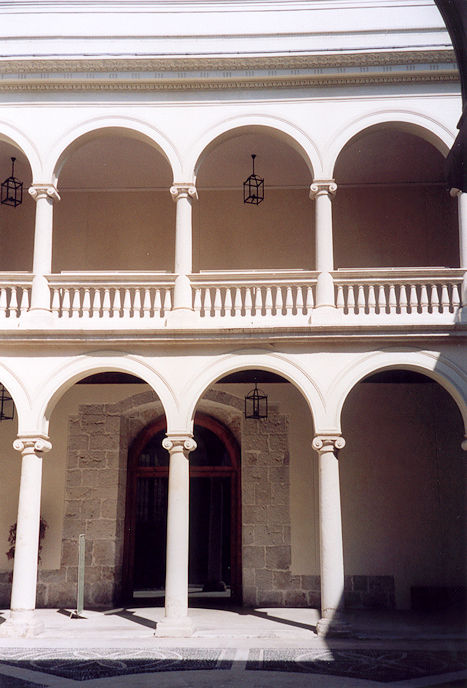 Patio Palacio de Villena