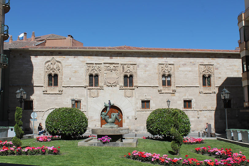 Palacio de los Momos