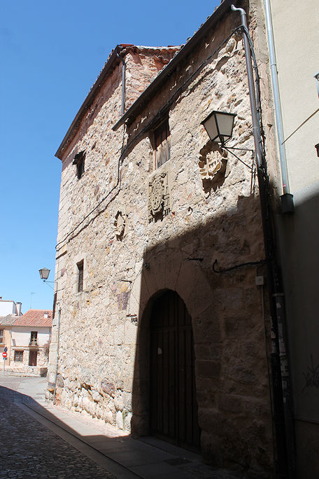 Calle de la Reina & Plaza de la Leña