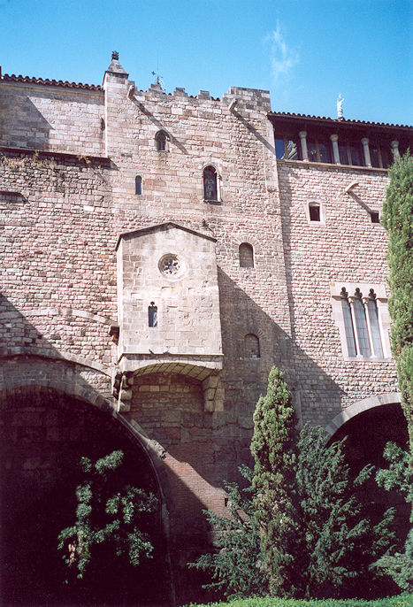 On Plaça Ramón Berenguer