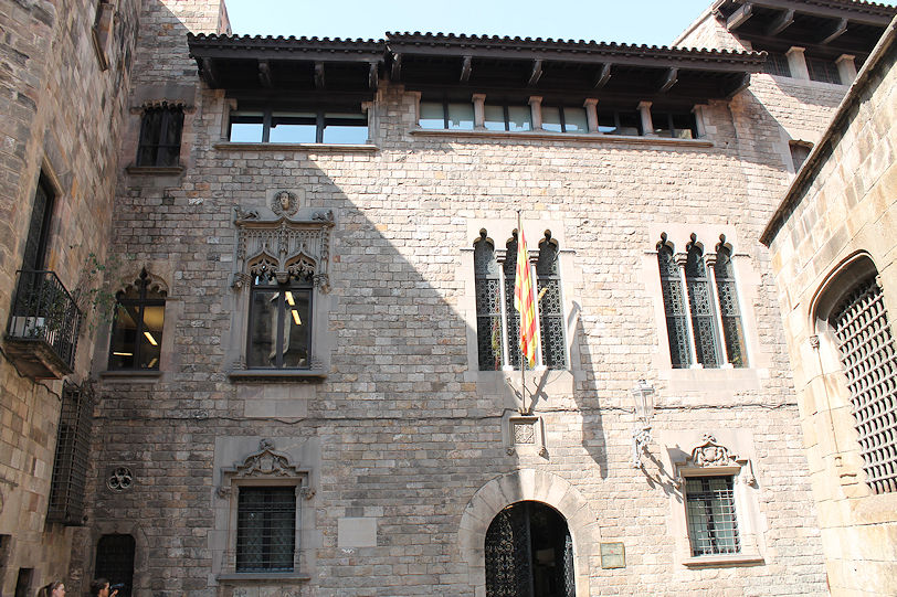 Cases dels Canonges