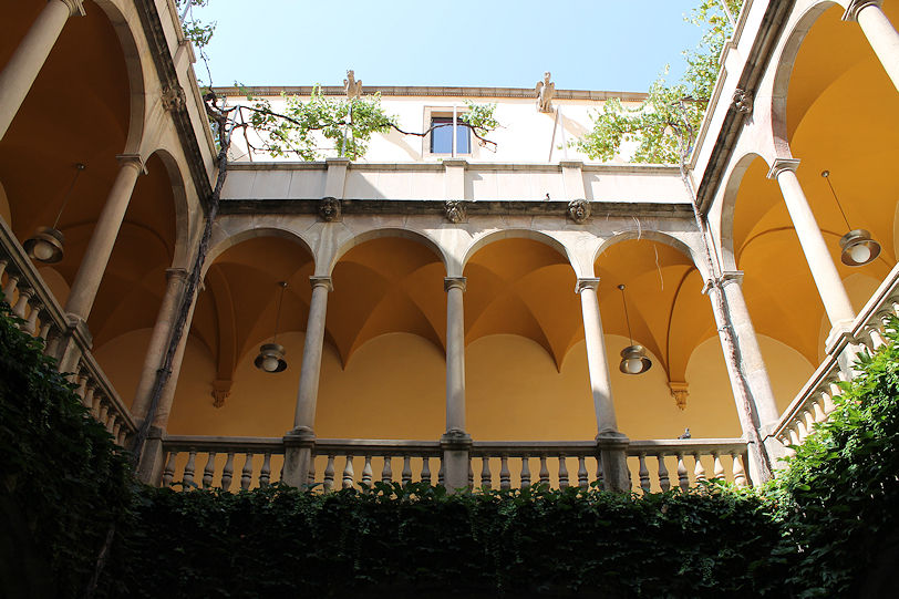 Palau del Lloctinent courtyard