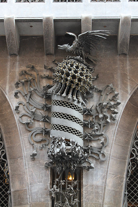Palau Güell L'elm de Pere el Cerimoniós