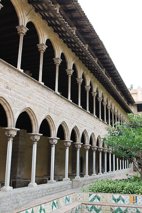 Monasterio de Santa María de Pedralbes cloister