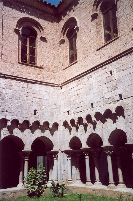 Sant Pere de Galligants cloister