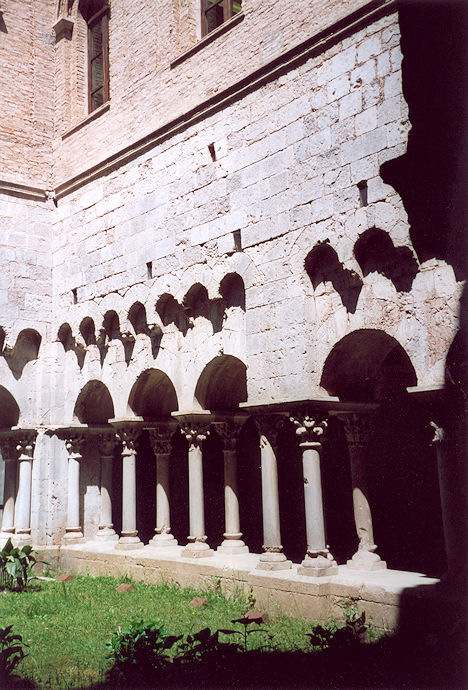 Sant Pere de Galligants cloister