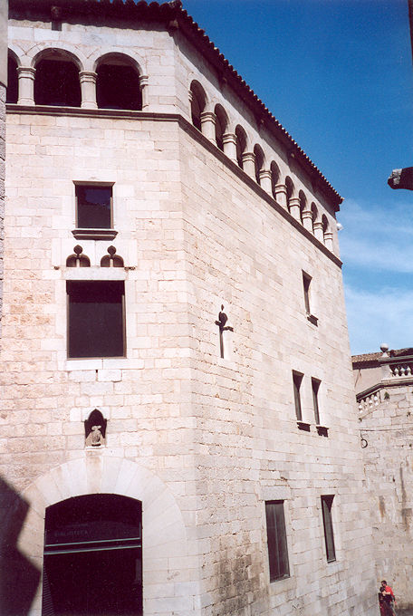 On Carreró de la Torre del Socors
