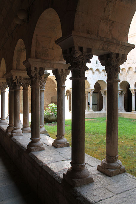 Claustre abadia Sant Pere de Galligants