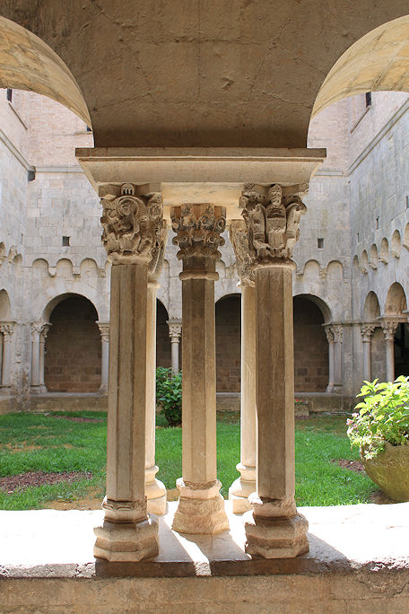 Claustre abadia Sant Pere de Galligants