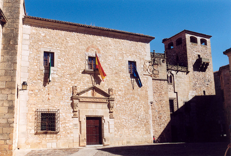 Palacio Provincial & Palacio de los Golfines de Abajo