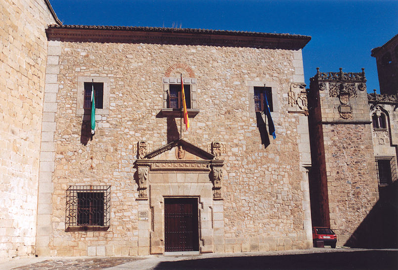 Palacio Provincial & Palacio de los Golfines de Abajo
