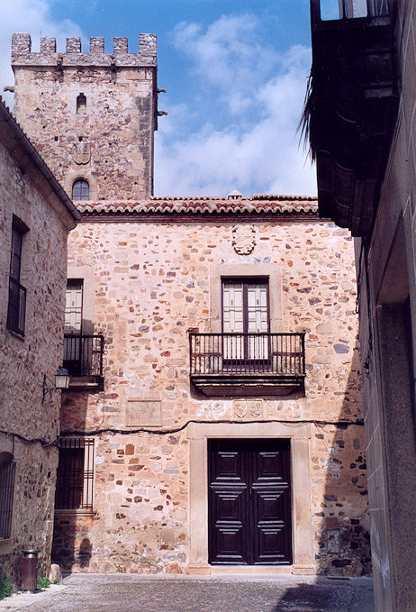 Palacio de los Golfines de Arriba