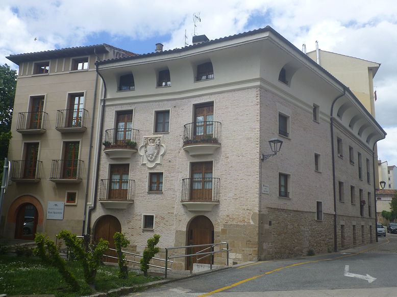 Calleja del Rey & Plaza San Agustín