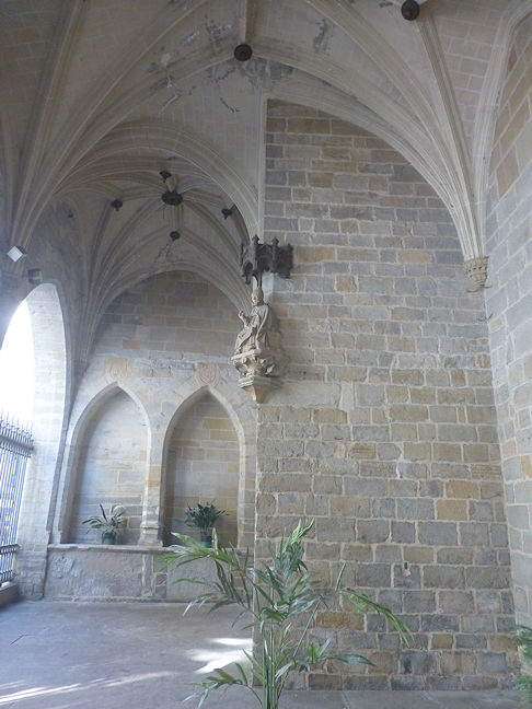 Iglesia de San Saturnino porch