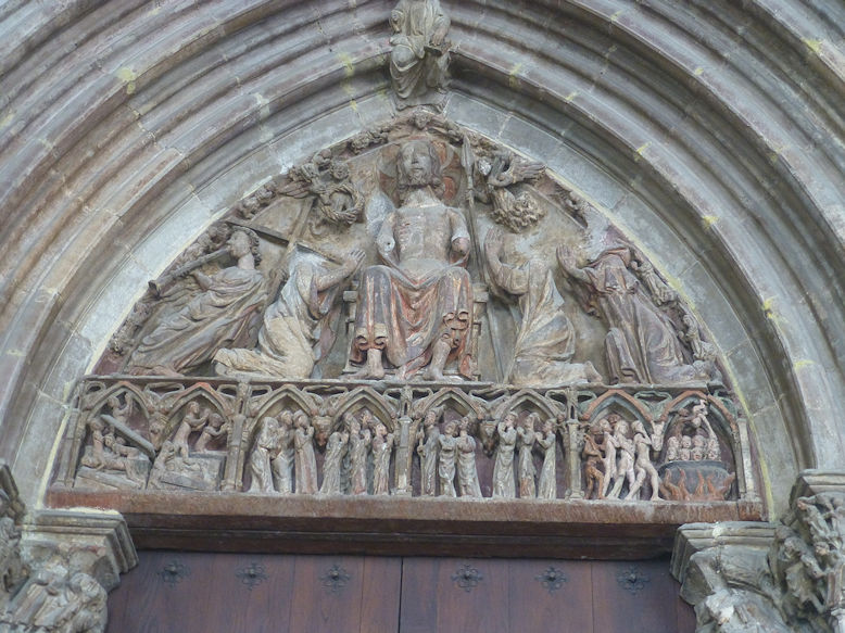 Iglesia de San Saturnino portal