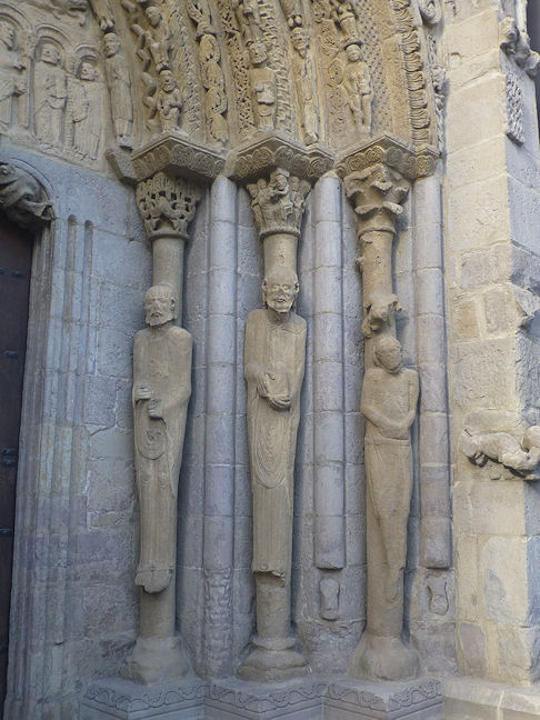 Iglesia de Santa María la Real portal column statues