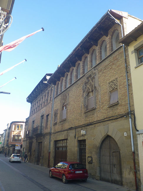 Palacio de los Duques de Granada de Ega & Palacio de los Condes de Guenduláin