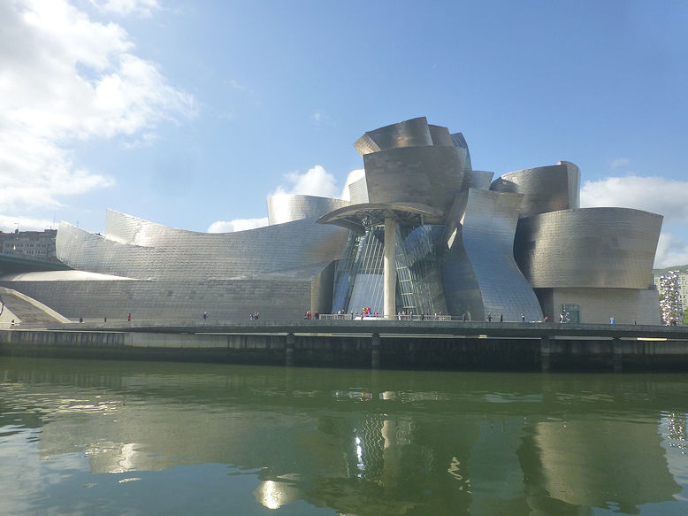 Guggenheim Museum along Ría de Bilbao
