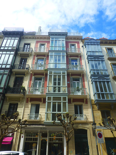 On Calle Peñaflorida