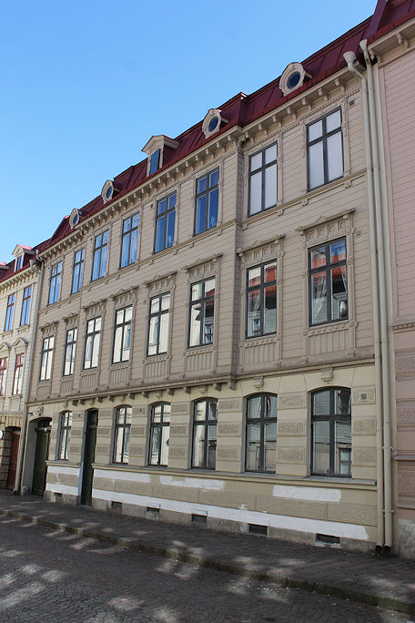 On Mellangatan