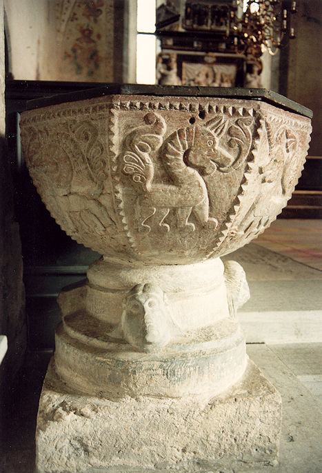 Fröjel Church font