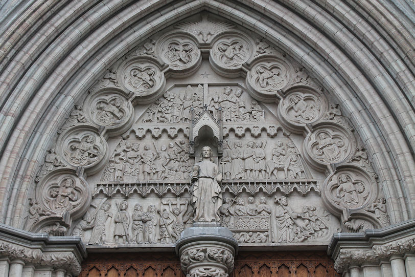 Cathedral, portal tympanum