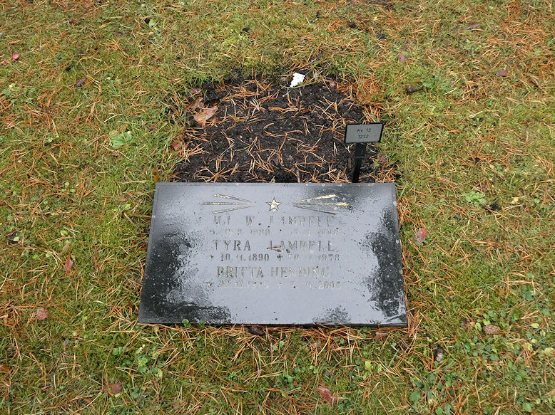 Eva Dahlbeck's grave in Skogskyrkogården