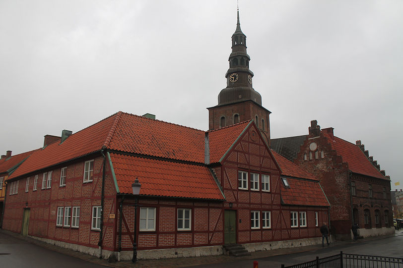 View from the crossing of Mattorget & Stora Västergatan with Krookska huset, Sankta Maria Church & Latinskolan