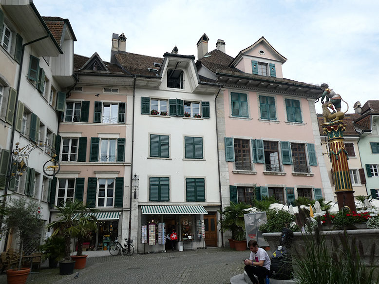 Crossing of Stalden & Friedhofplatz with Simsonbrunnen