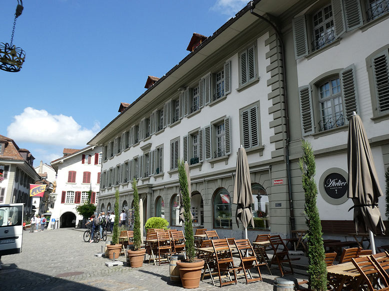 End of Obere Hauptgasse & Rathausplatz with Platzschulhaus