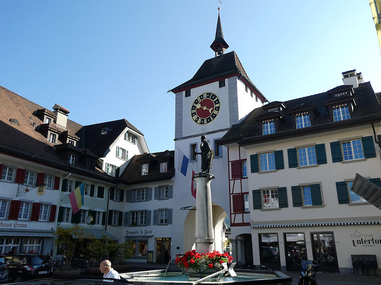 Untertor & Hauptgasse with Unterer Stadtbrunnen