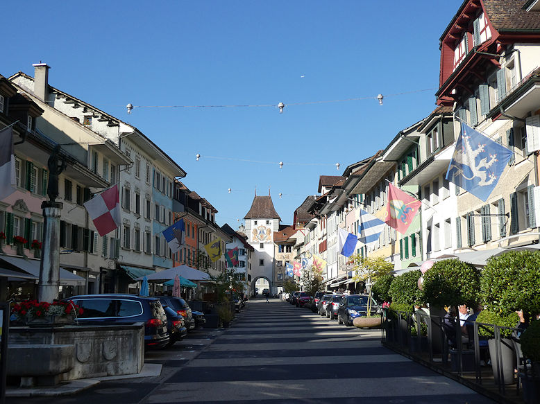 Hauptgasse with Unterer Stadtbrunnen and Obertor in the distance